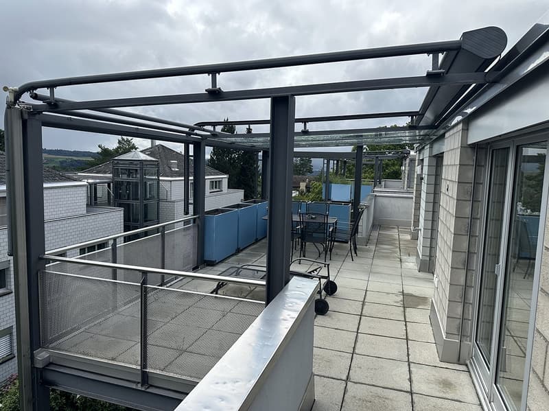 Charmante 2.5-Zimmer-Attikawohnung mit Terrasse in Uitikon (10)