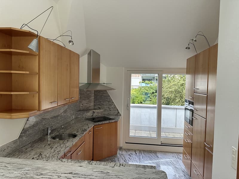 Charmante 2.5-Zimmer-Attikawohnung mit Terrasse in Uitikon (5)