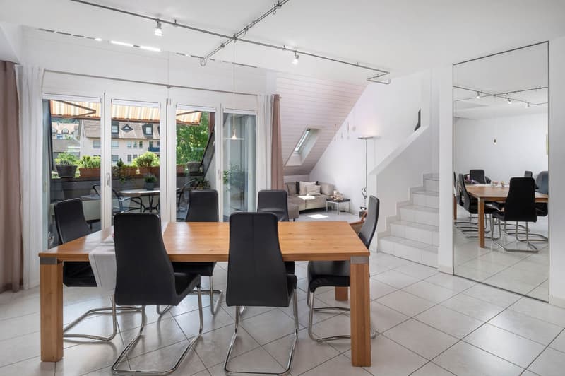 Charmante 6.5-Zimmer-Dachmaisonette mit Cheminée & Weitsicht (5)