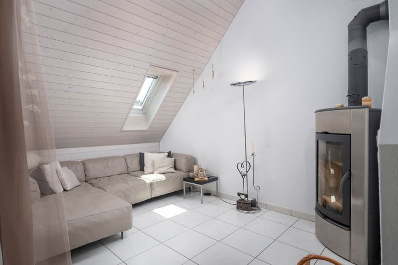 Charmante 6.5-Zimmer-Dachmaisonette mit Cheminée & Weitsicht (6)