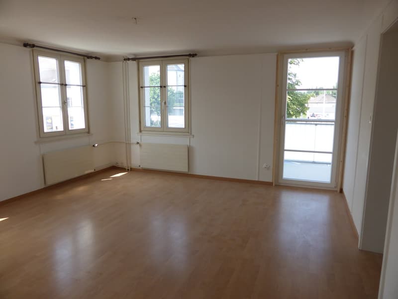 Wohnzimmer mit Cheminee und Balkon