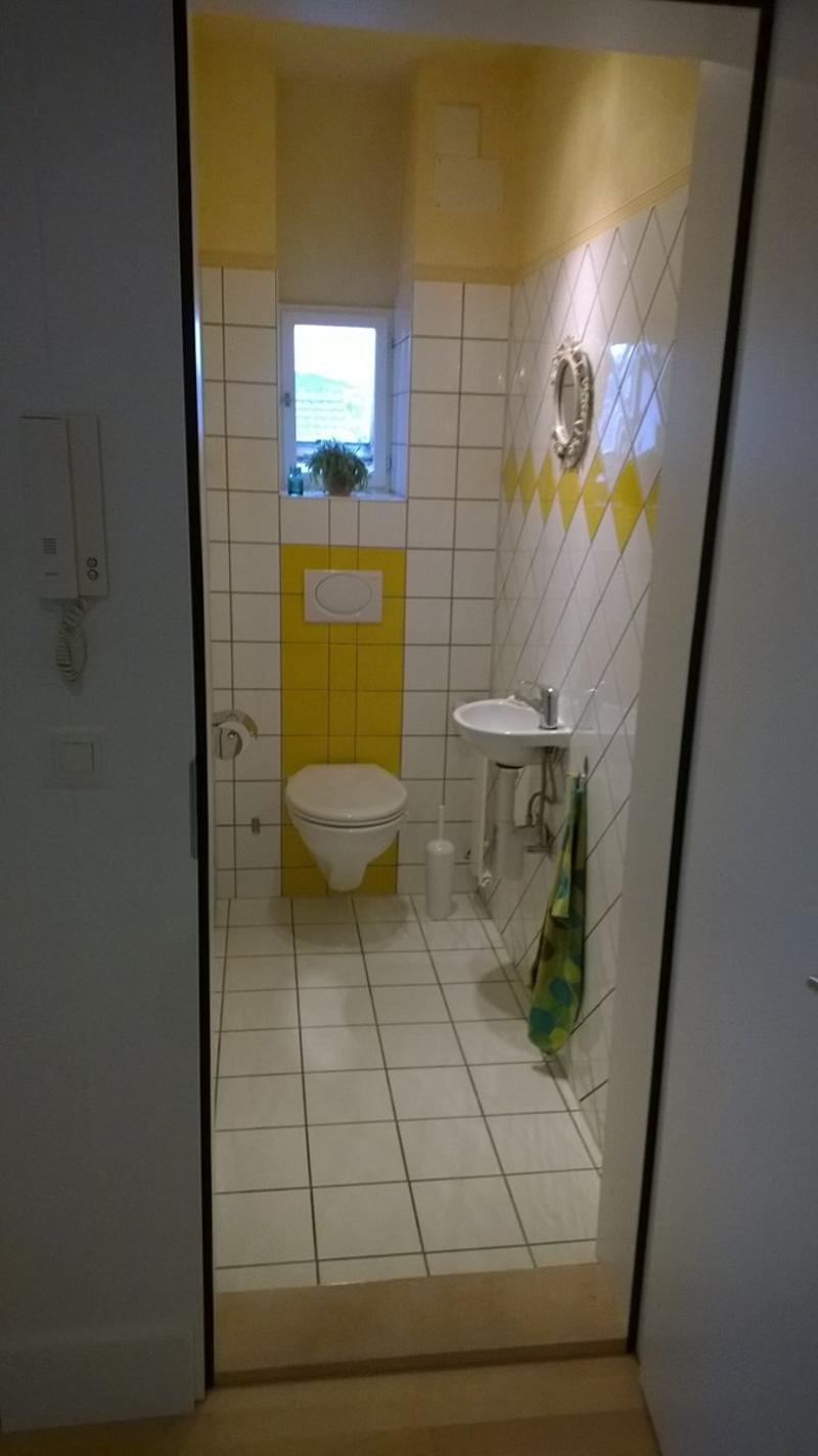 separates WC