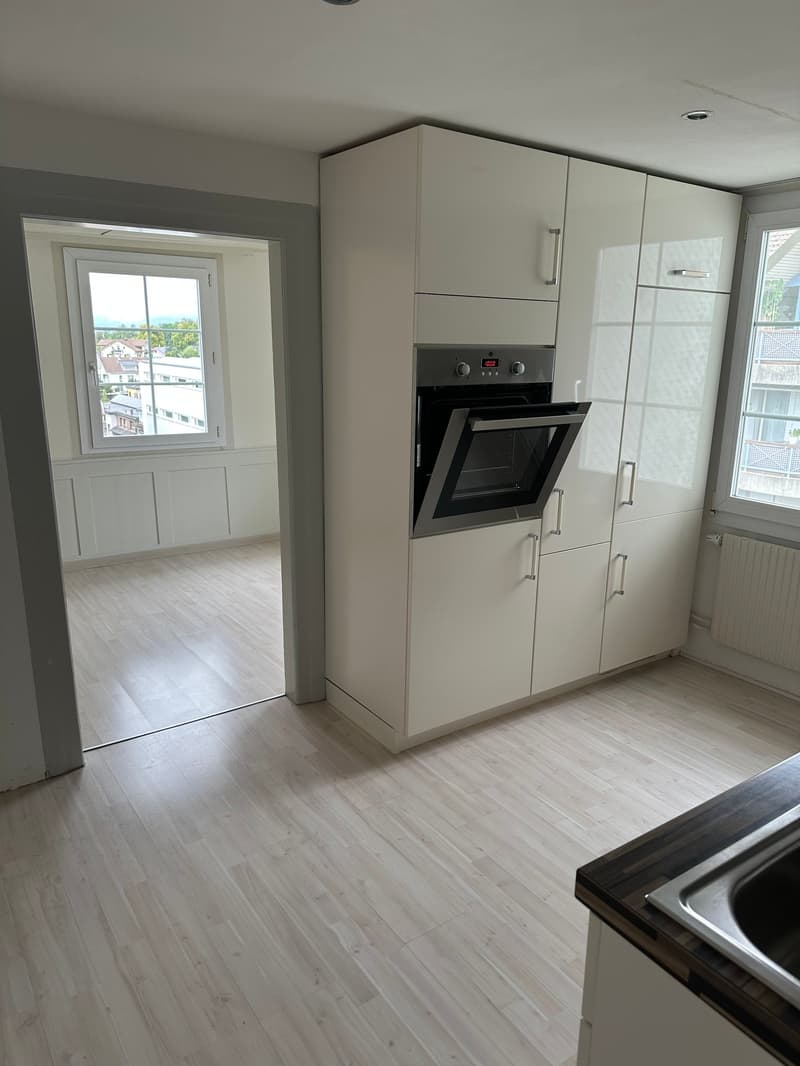 Küche  mit Zugang zum (z.B.) Esszimmer