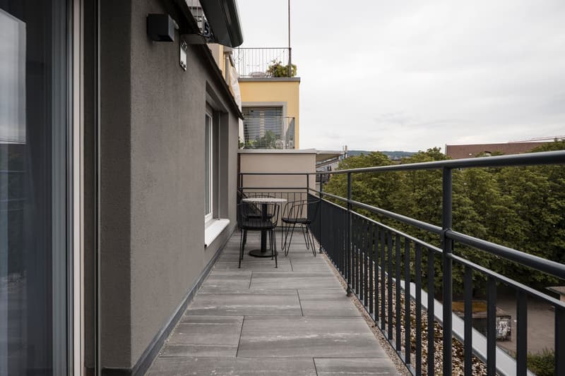Charming 2.5-Room Attic Apartment with Balcony in Zürich Wiedikon (11)