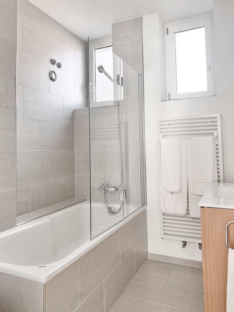 Spacious 1-bedroom apartment with balcony and weekly cleaning service for rent (8)