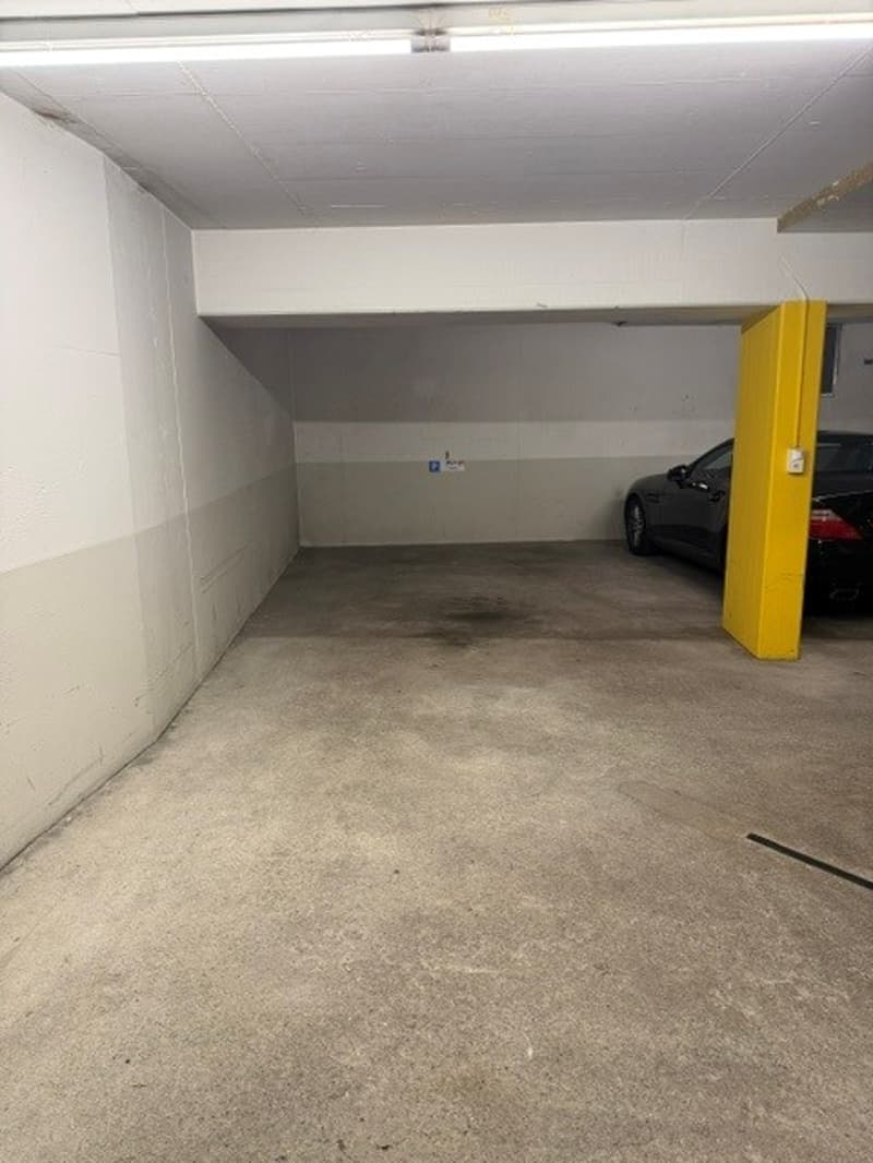 Parkplatz in Tiefgarage zu vermieten (1)