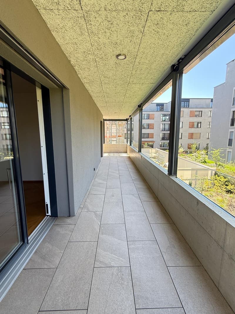 Moderne und grosszügige 2.5 Zimmerwohnung mit grossem Balkon an zentraler Lage (4)