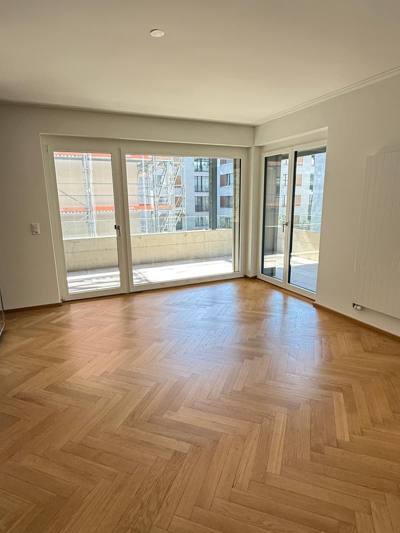 Moderne und grosszügige 2.5 Zimmerwohnung mit grossem Balkon an zentraler Lage (6)