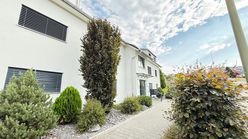 Geräumige 4.5-Zimmer-Wohnung im Erdgeschoss in Richterswil (2)