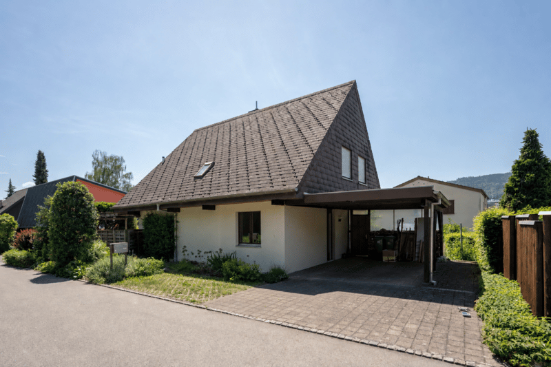 Charmantes 5.5-Zimmer-Einfamilienhaus mit Gartenidylle und viel Privatsphäre (1)