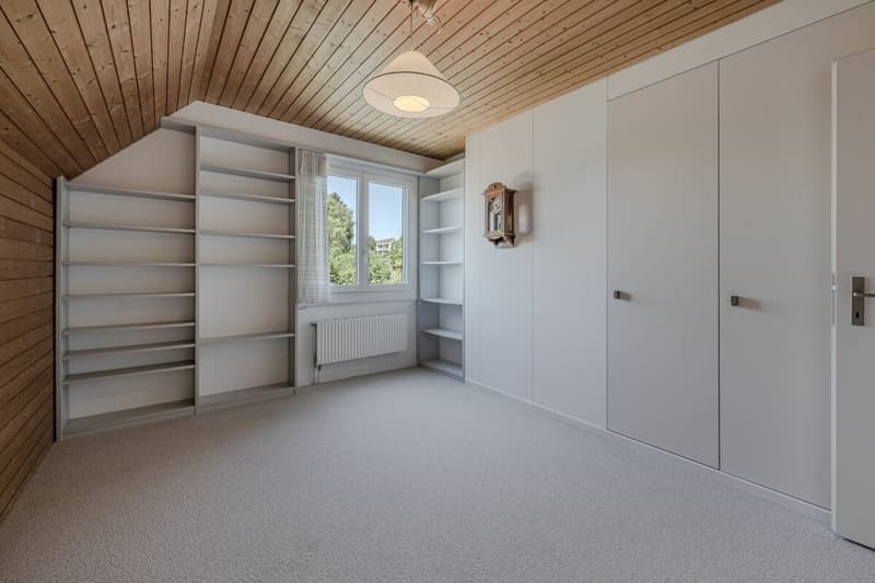 Charmantes 5.5-Zimmer-Einfamilienhaus mit Gartenidylle und viel Privatsphäre (12)
