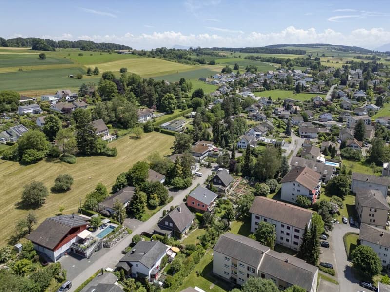 Charmantes 5.5-Zimmer-Einfamilienhaus mit Gartenidylle und viel Privatsphäre (15)
