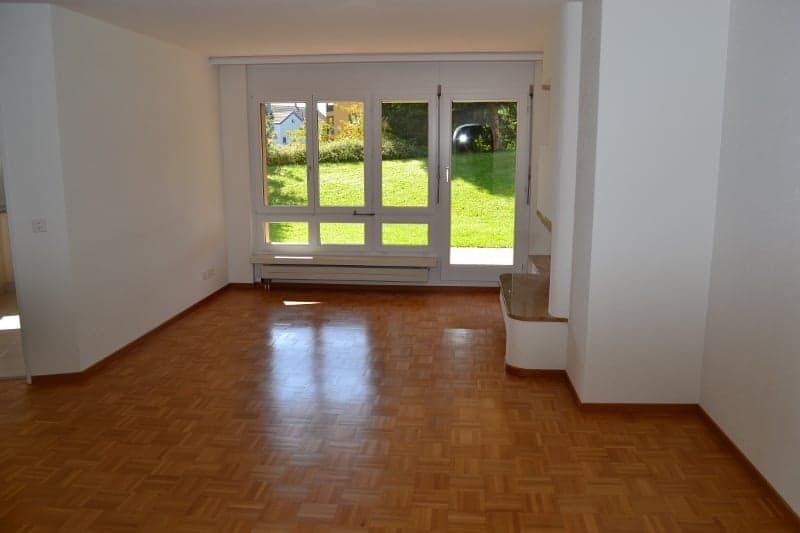 Grosszügige, ruhige und sonnige 3.5 Zimmerwohnung mit gedecktem Gartensitzplatz (2)