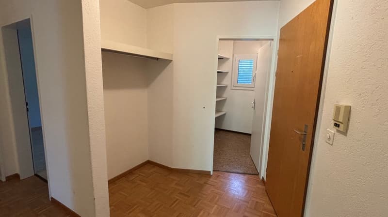 3 1/2 - Zimmer-Parterre-Wohnung mit grossem Gartensitzplatz (11)