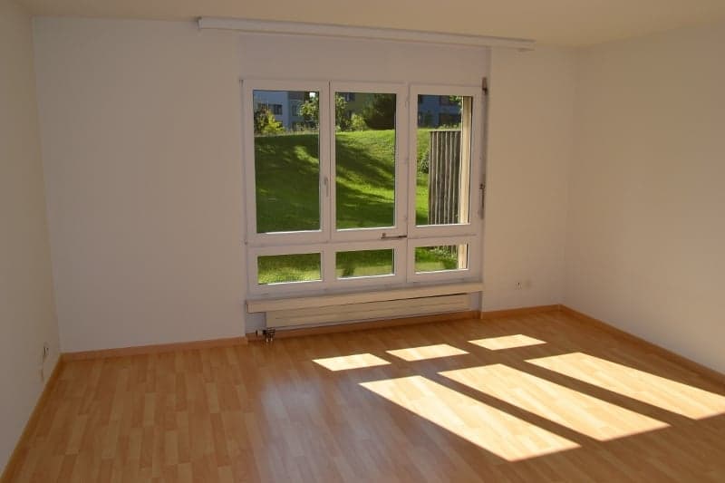 3 1/2 - Zimmer-Parterre-Wohnung mit grossem Gartensitzplatz (6)