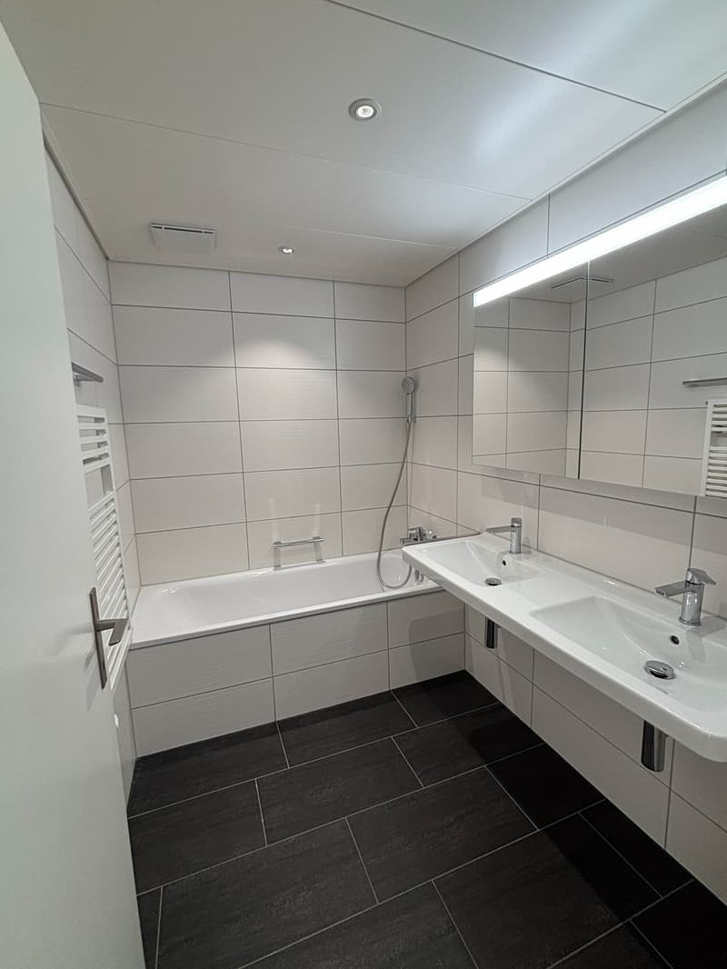 3 1/2 - Zimmer-Parterre-Wohnung mit grossem Gartensitzplatz (9)