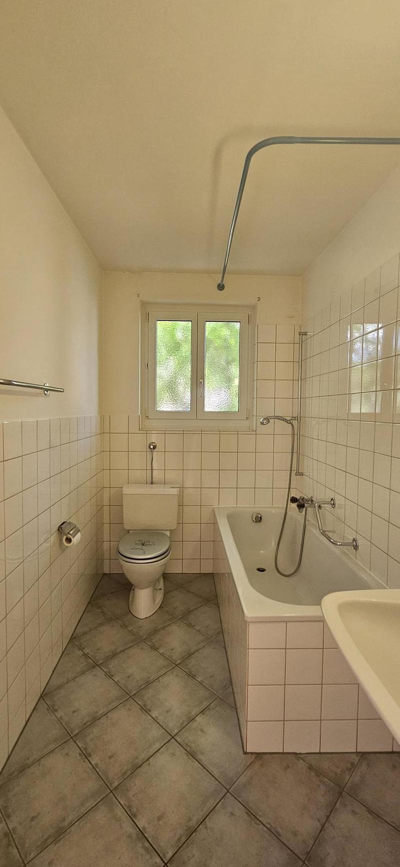 Charmante 2.5-Zimmerwohnung im Parterre mit kleinem Sitzplatz  befristete Vermietung (7)