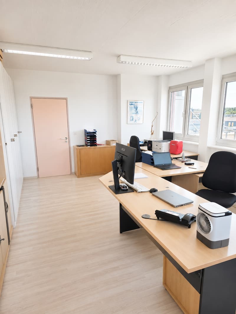 Modernes Einzelbüro zu vermieten (2)