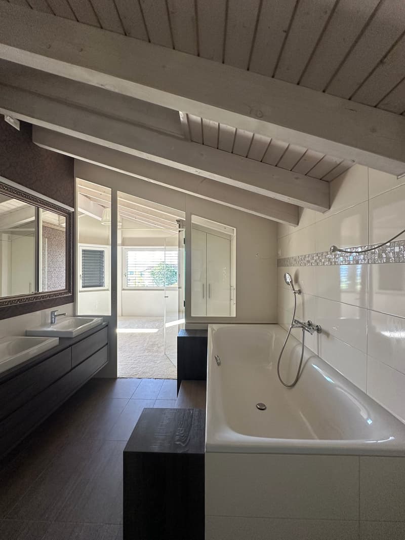 Modernes Einfamilienhaus mit grossem Garten und Balkon! (10)