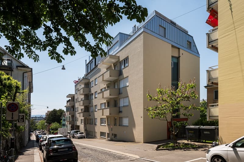 Tiefgaragen Parkplatz im Herzen von Kreis 6 zu vermieten (1)