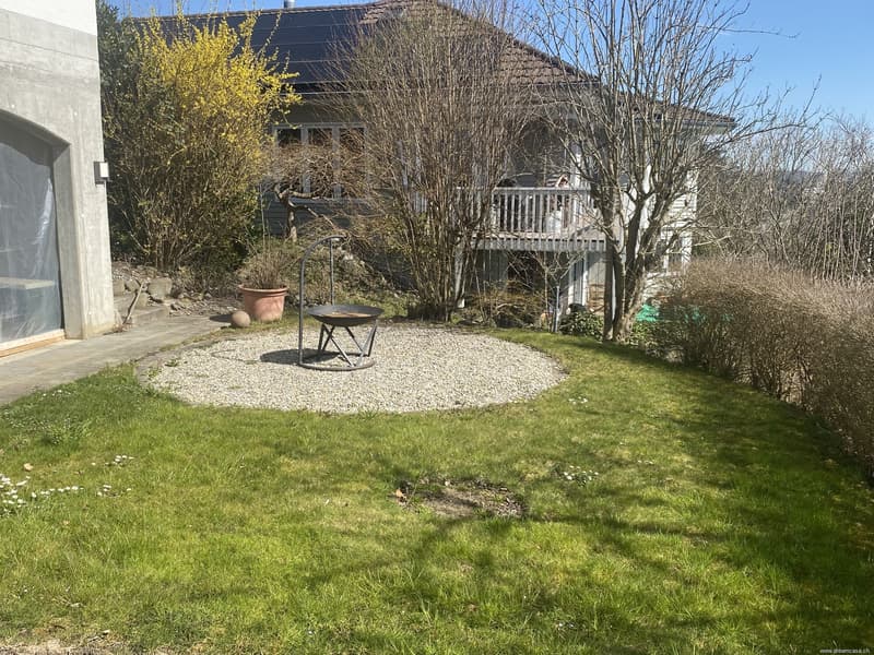 Teil Garten mit Feuerstelle