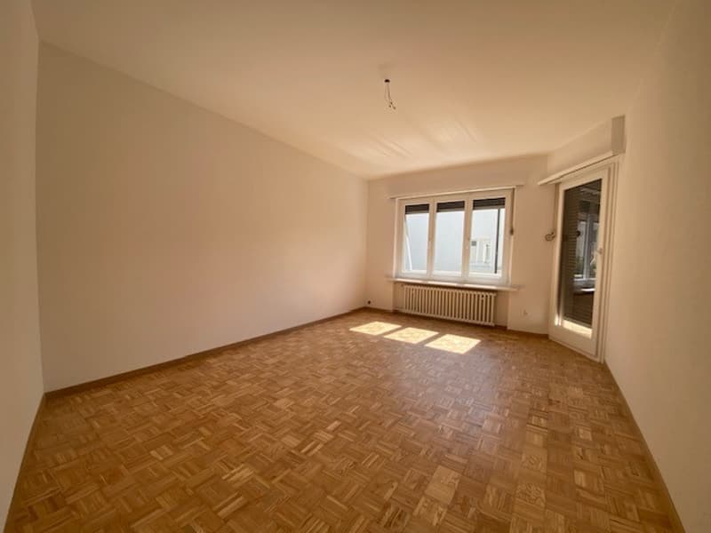 Gemütliche 2-Zimmer-Wohnung mit Balkon in Zürich-Albisrieden (2)