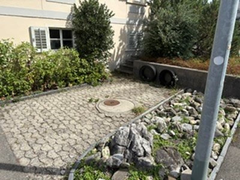 Aussenparkplatz ab Oktober 2026 zu vermieten (2)