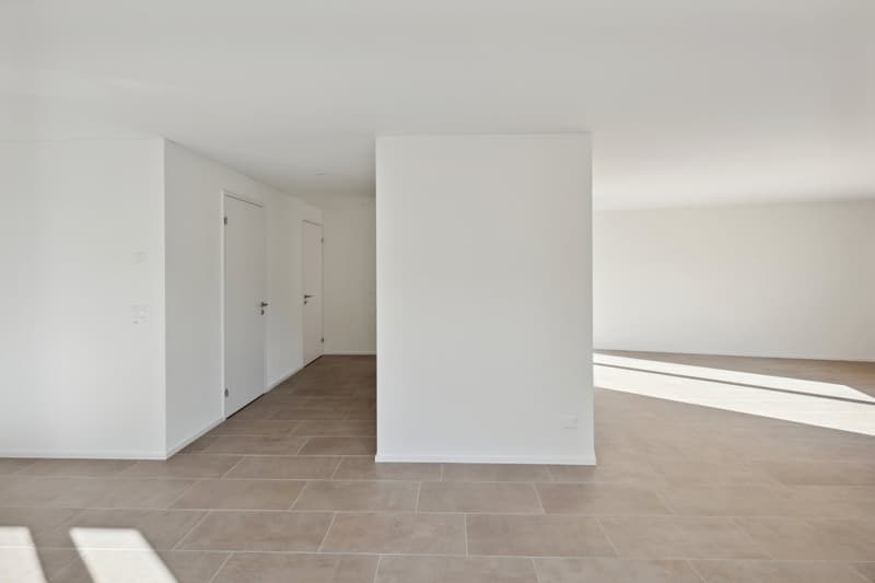 Modernes Gewerbelokal im Erdgeschoss an bester Lage in Stäfa (2)