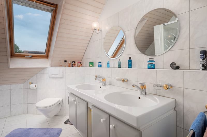 Bel appartement mansardé avec galerie (12)