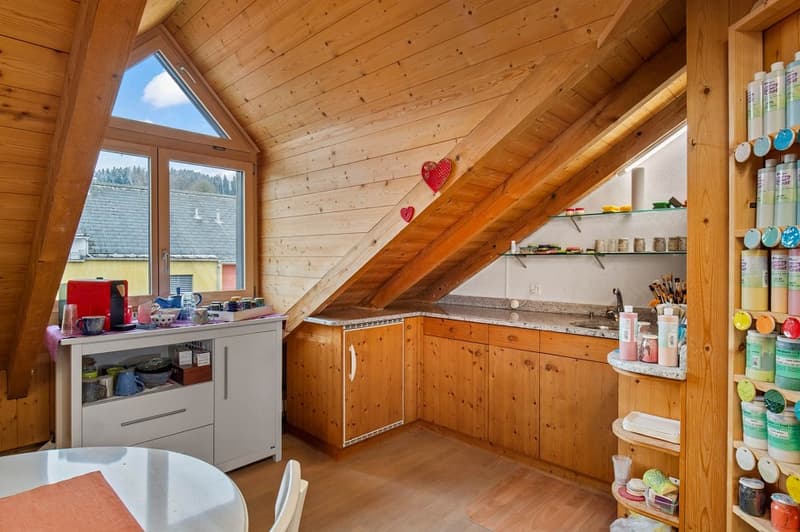 Bijou Dachwohnung mit Atelier (13)
