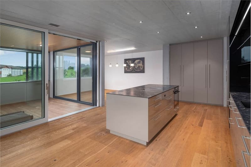 Neuwertige, moderne Wohnung mit verglaster Loggia und schöner Fernsicht (4)
