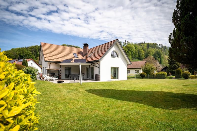 Freistehend, kinderfreundlich und mit grossem Garten (2)