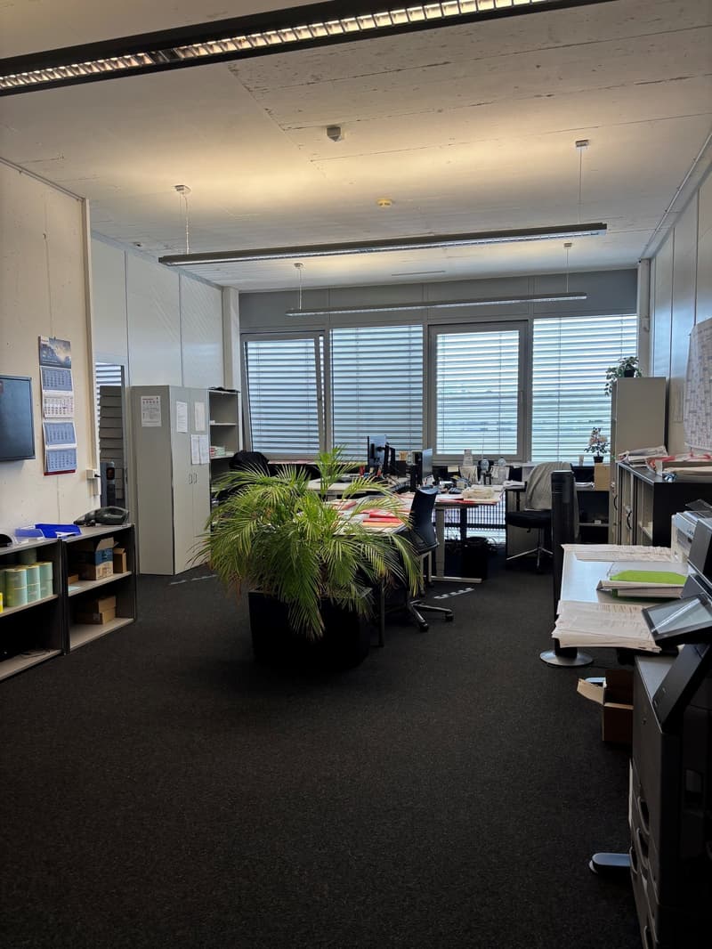 Attraktive Bürofläche mit 86 m² im Gewerbequartier Langhag, Effretikon (1)