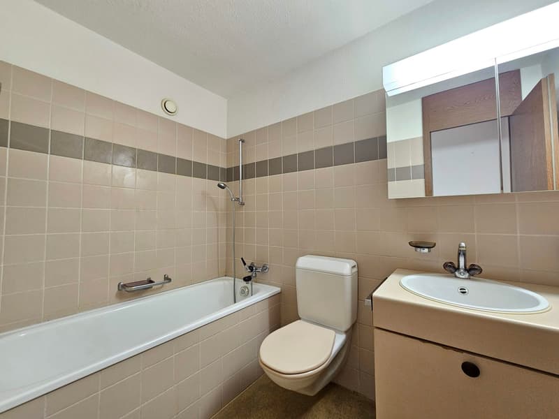 Practical apartment for singles or couples! (5)