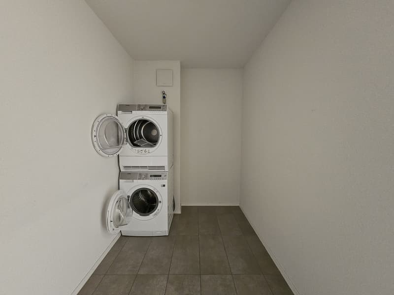 Grand appartement moderne avec balcon de 4,5 pièces (11)