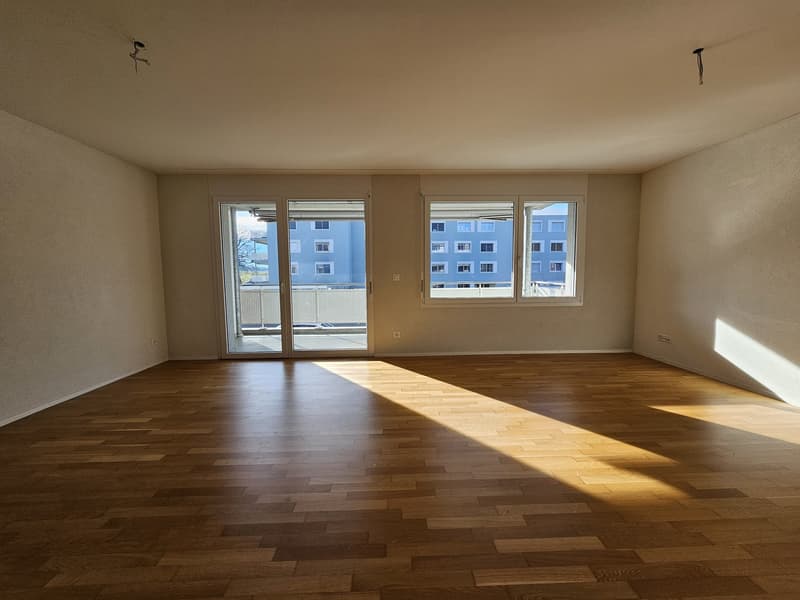 Grand appartement moderne avec balcon de 4,5 pièces (4)