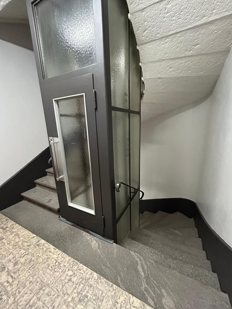 Zu vermieten: Helles und geräumiges Büro Avenue Léopold-Robert 88 (8)