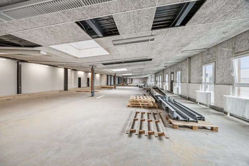 The retail, office or commercial space right next to the highway! (4)