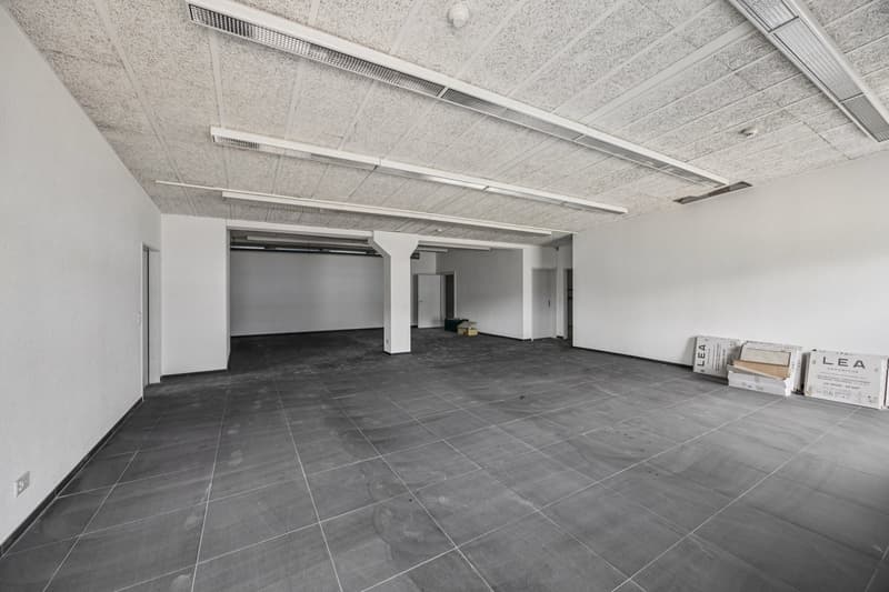 The retail, office or commercial space right next to the highway! (6)