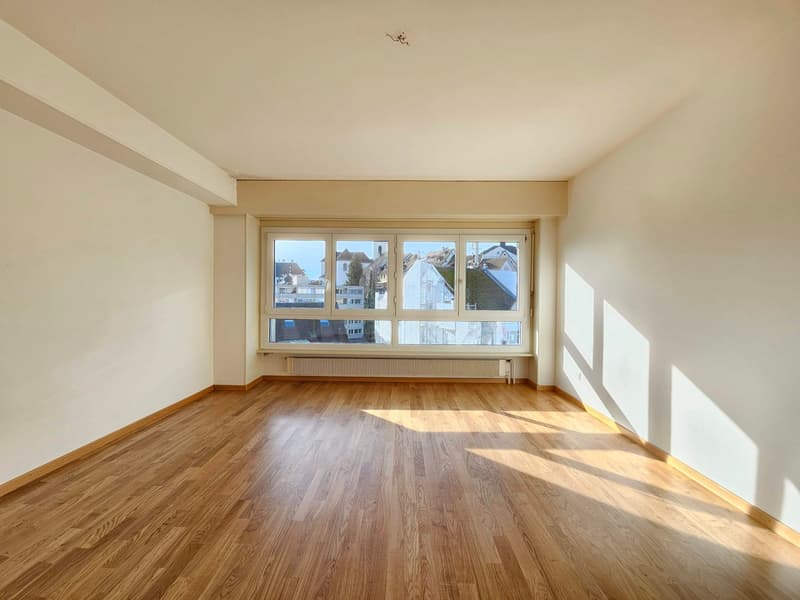 empty room, wooden floor, large windows, white walls