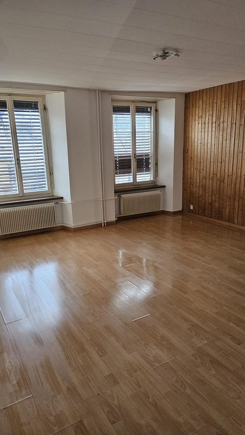 open room, wood floors, 2 windows, central heating