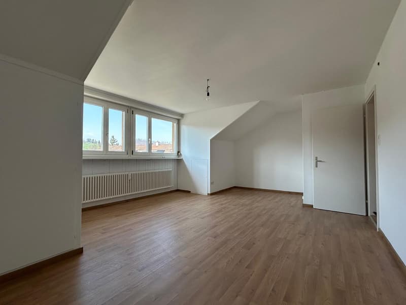 empty room, wooden floor, white walls, large window, radiator