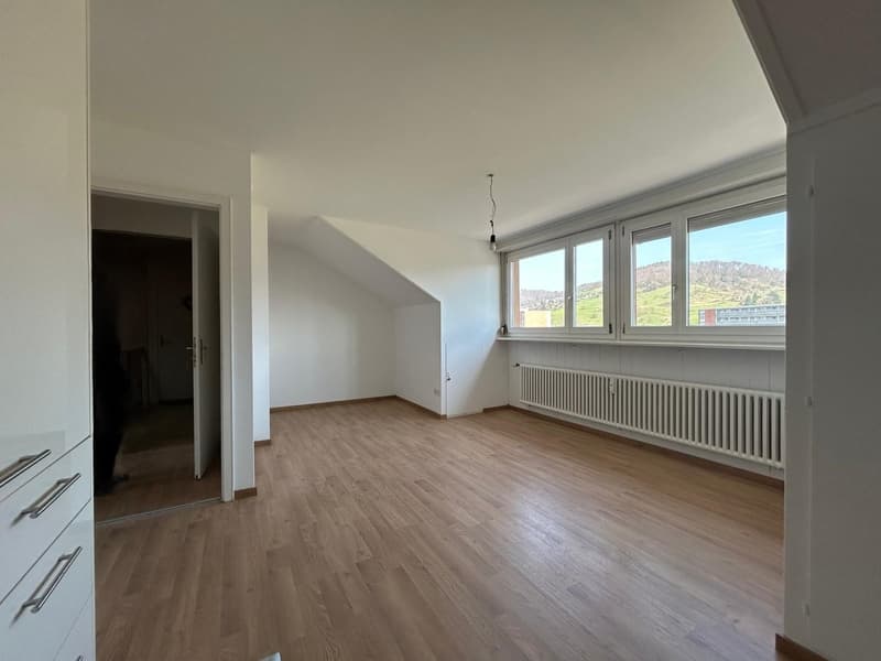 empty room, wooden floor, white walls, large windows, white radiator, open door