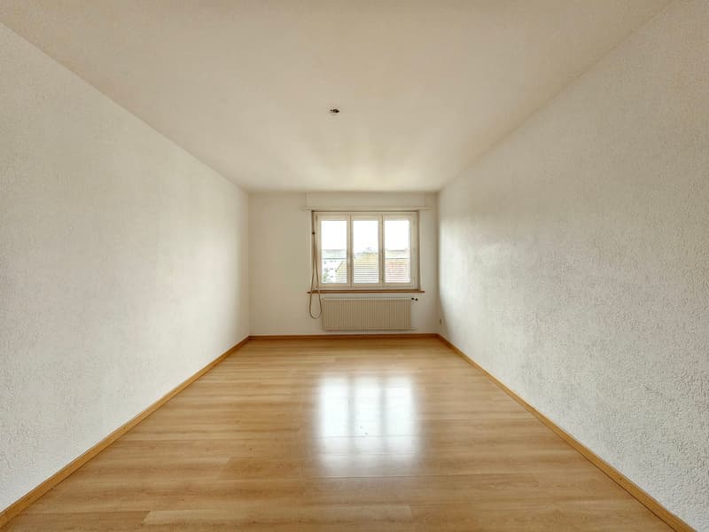 empty room, wooden floor, white walls, window, radiator
