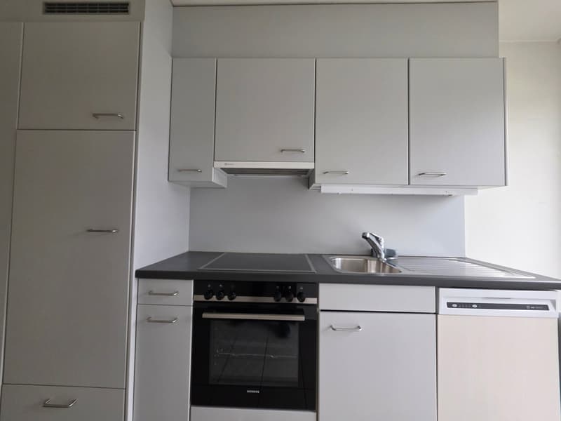 Helle und liebvolle 3.5-Zimmer-Wohnung an zentraler Lage (2)