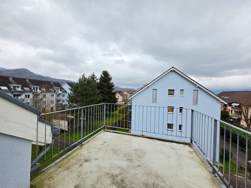 Grosszügige 3.5-Zimmer-Wohnung an zentraler Lage zu vermieten (16)