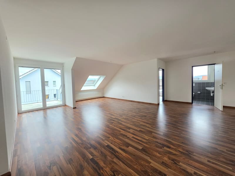 Grosszügige 3.5-Zimmer-Wohnung an zentraler Lage zu vermieten (8)
