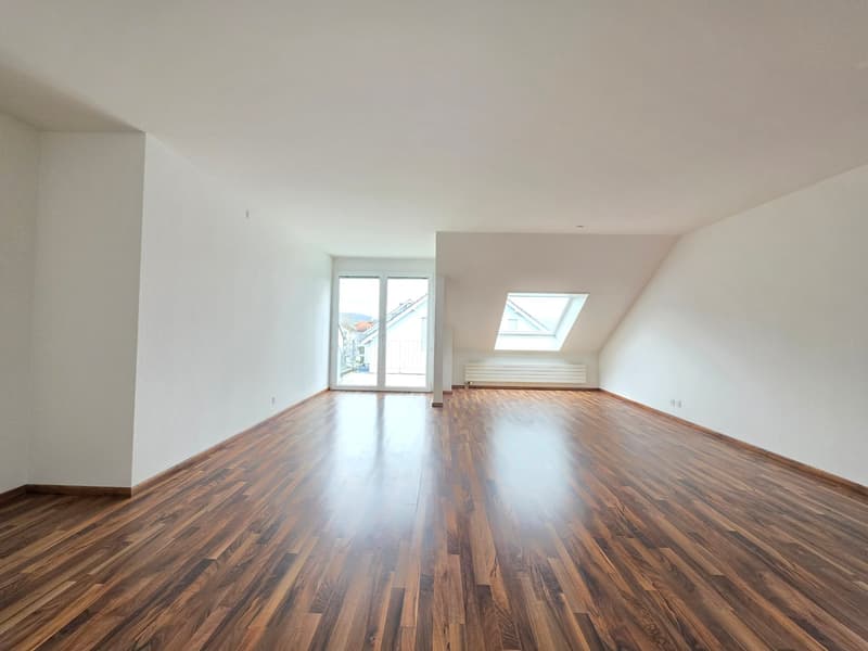Grosszügige 3.5-Zimmer-Wohnung an zentraler Lage zu vermieten (9)