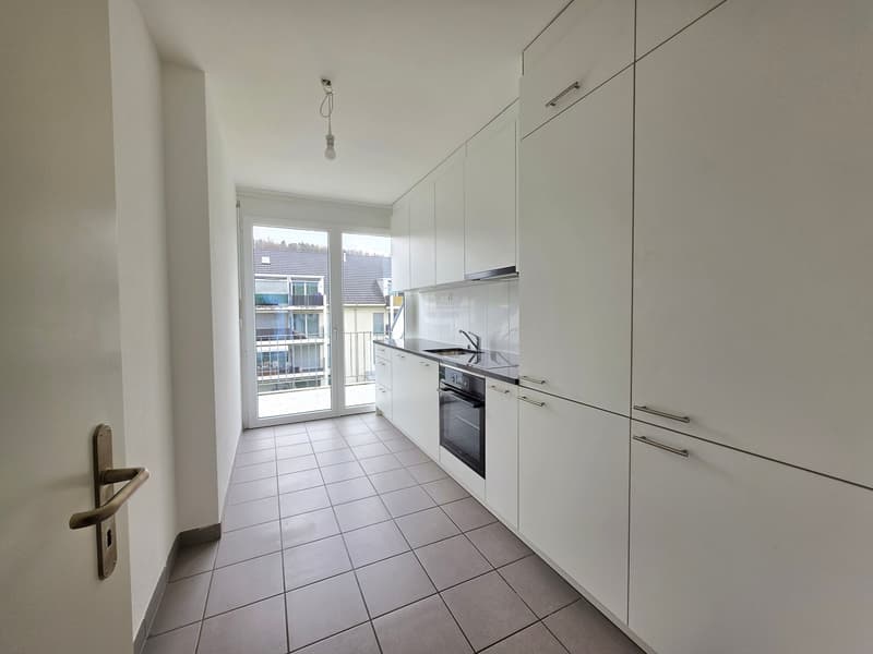 Grosszügige 3.5-Zimmer-Wohnung an zentraler Lage zu vermieten (3)