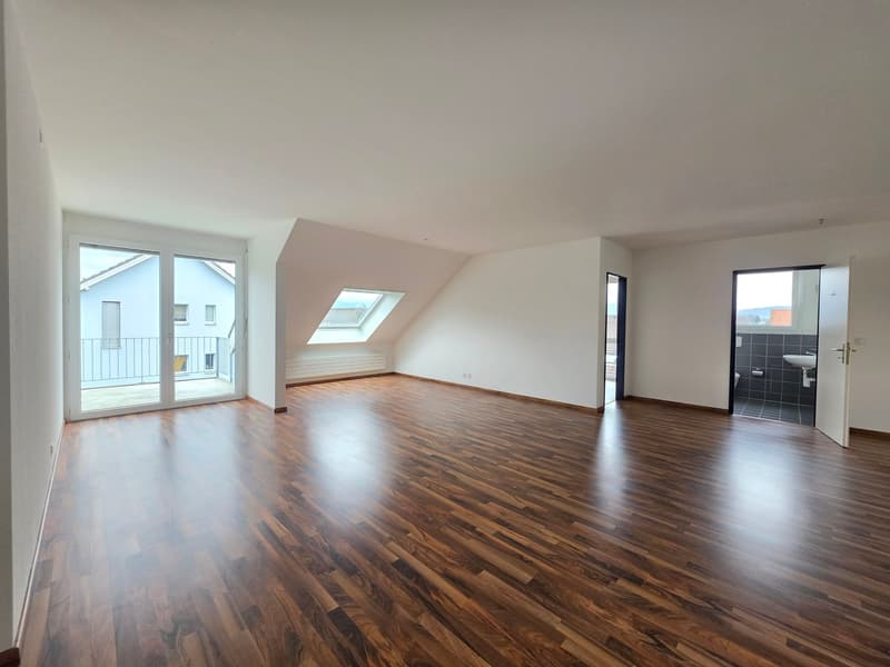 Grosszügige 3.5-Zimmer-Wohnung an zentraler Lage zu vermieten (7)